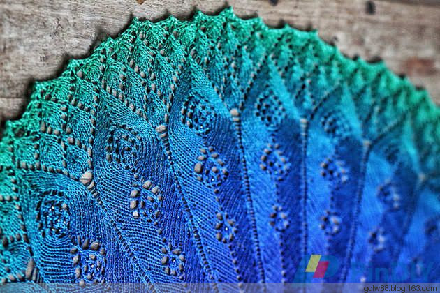 Renaissance Fan Shawl - 木棉花 - 雨茫茫，霧茫茫，盼望花開，花已落……